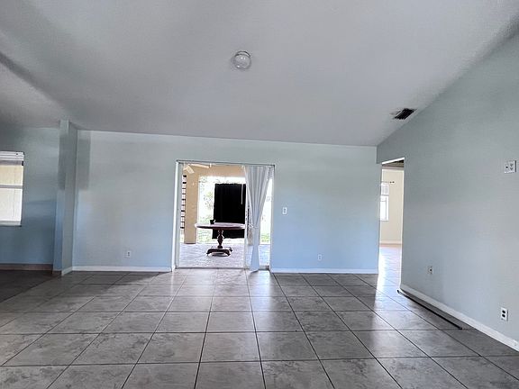 4th image of 2220 S Biscayne Dr