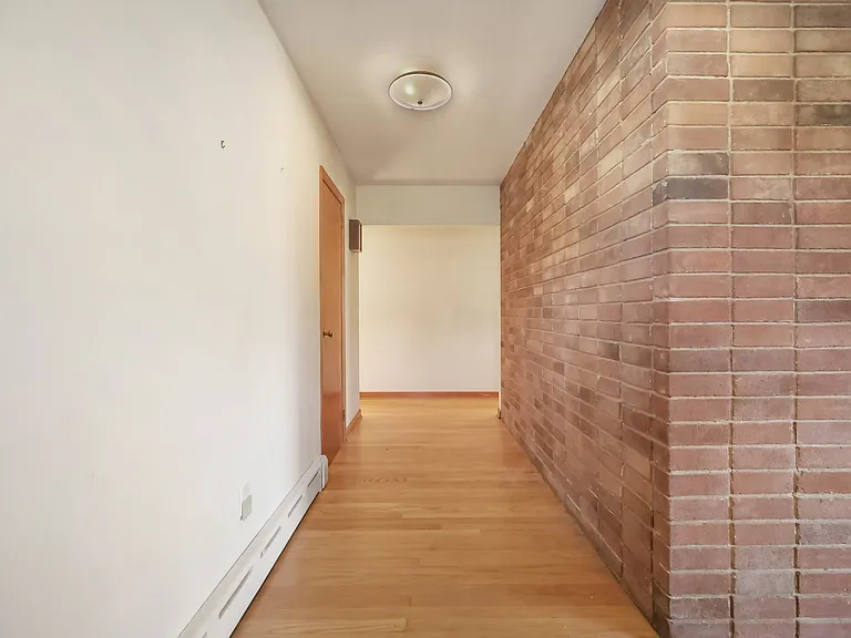67 Barclay Dr — Photo 4