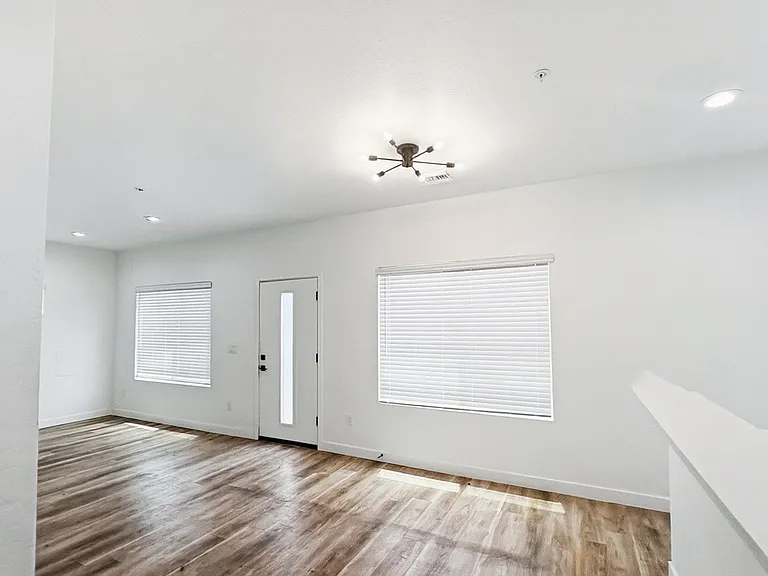 4202 N 10th St #4 — Photo 18