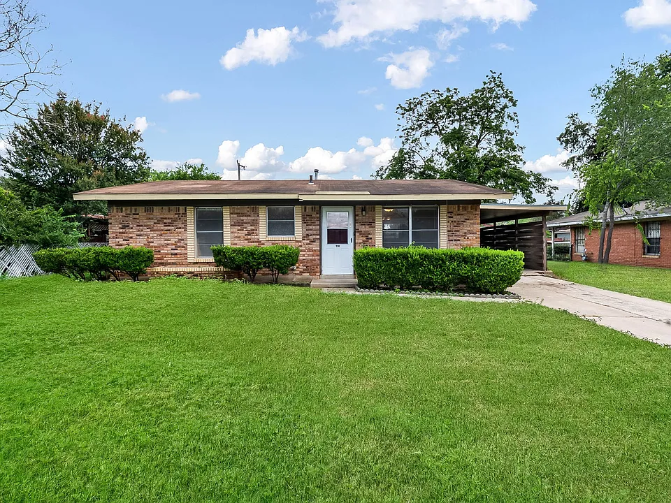 218 E Villaret Blvd