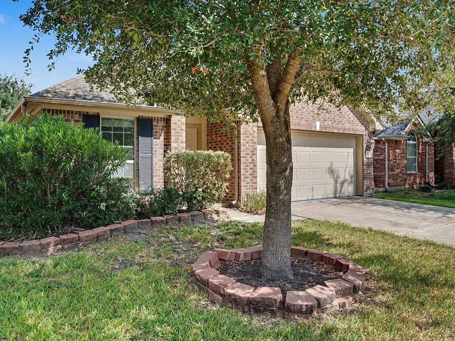 3 bed, 2.0 bath, 1774 sqft, $2,000 — Photo 3