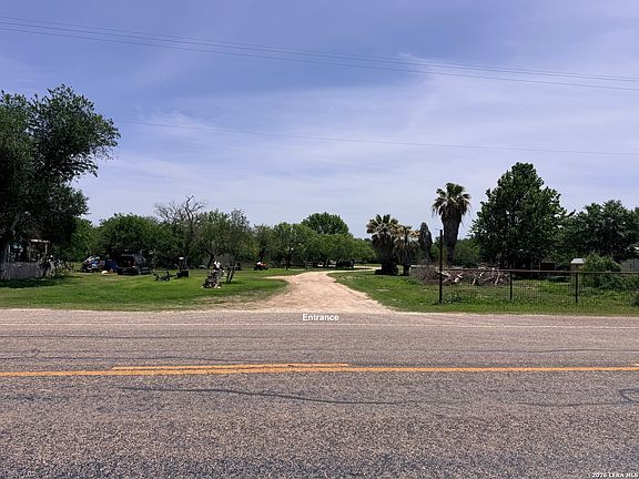 5th image of 1 ACRE FM 471 LOT 2