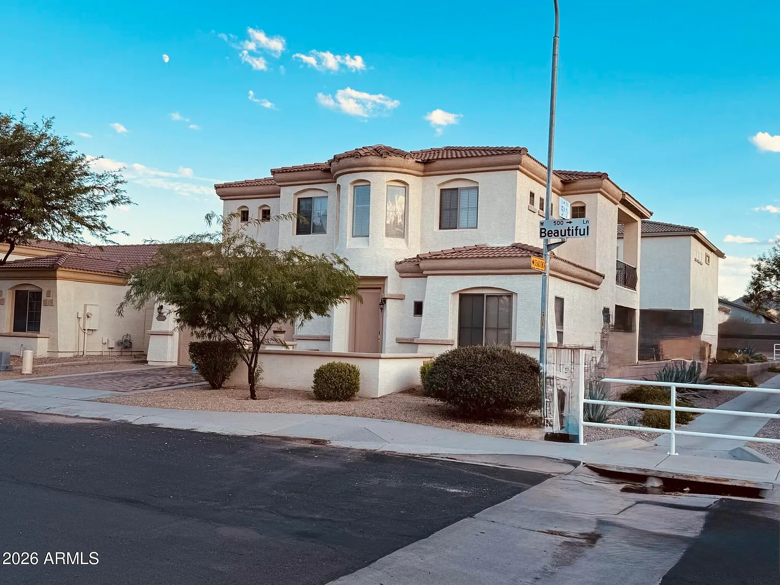 3 bed, 2.5 bath, 2345 sqft, $2,400 — Photo 1