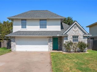 911 Gardenia St, College Station, TX 77845