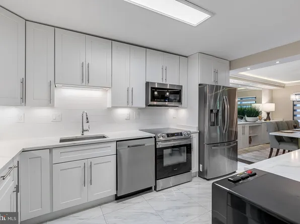 205 Yoakum Pkwy Unit 226, Alexandria, VA 22304