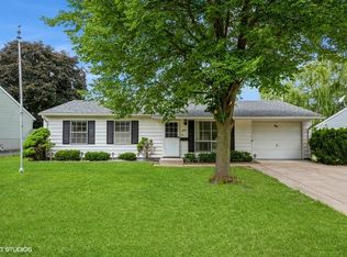 1240 N Elmwood Dr, Aurora, IL