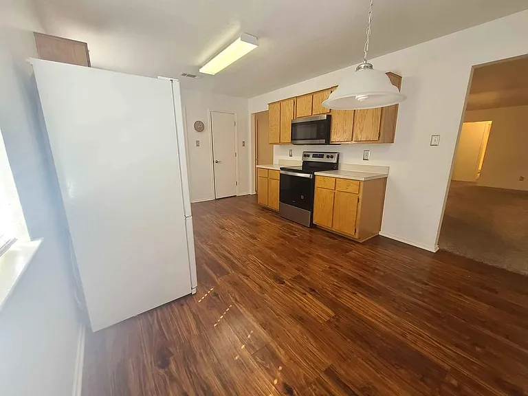 4505 Aspen Dr — Photo 3