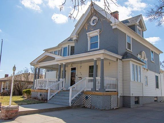3rd image of 226 Bluff St