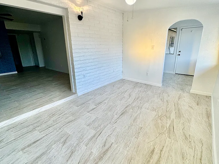 5817 W Tierra Buena Ln — Photo 14