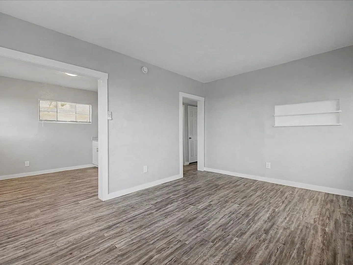 2 Bedroom 1 Bathroom — Photo 3