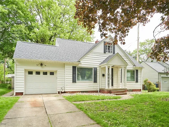 2429 Chestnut Blvd, Cuyahoga Falls, OH 44223