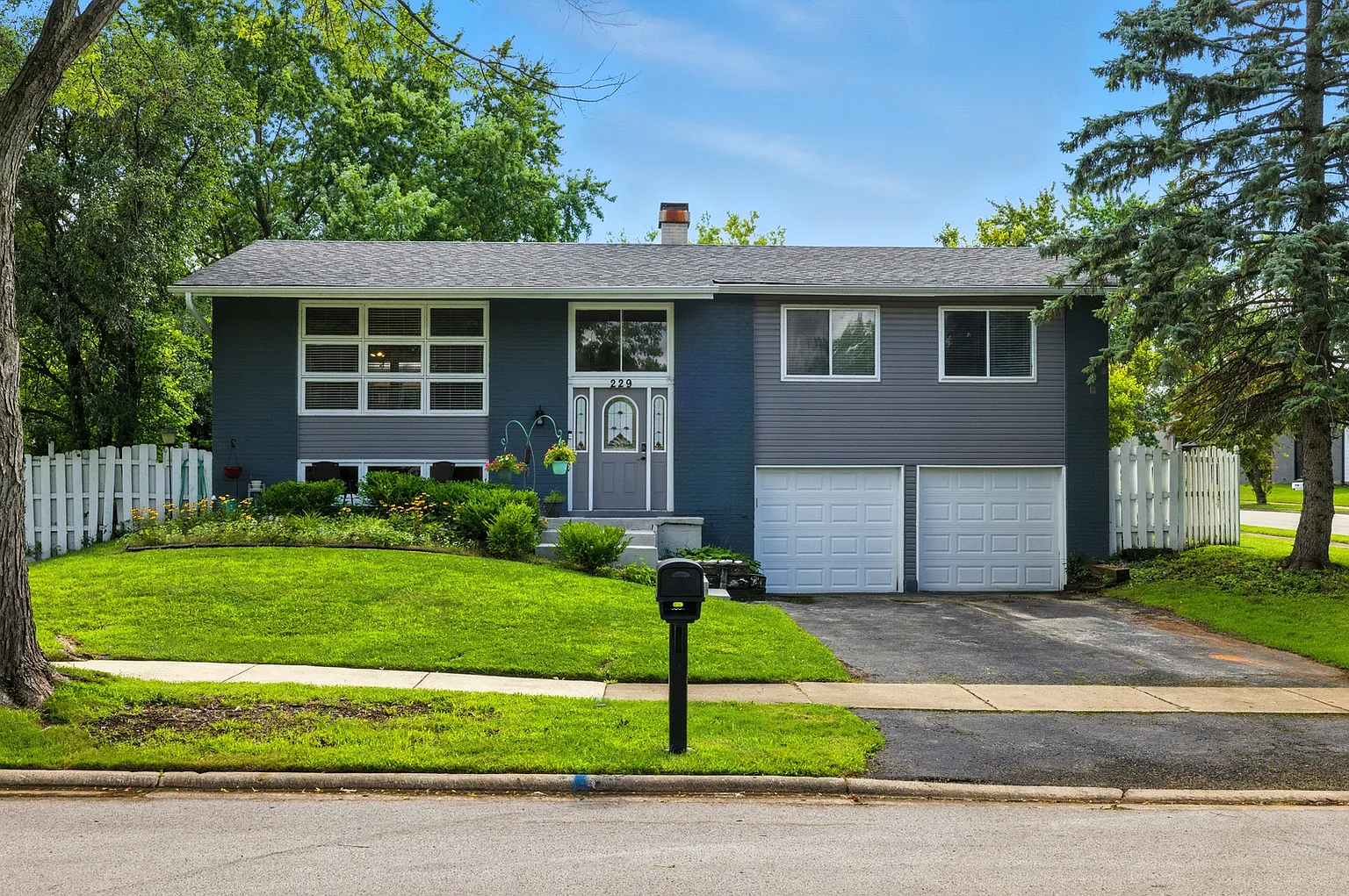 229 Charlestown Dr photo 1