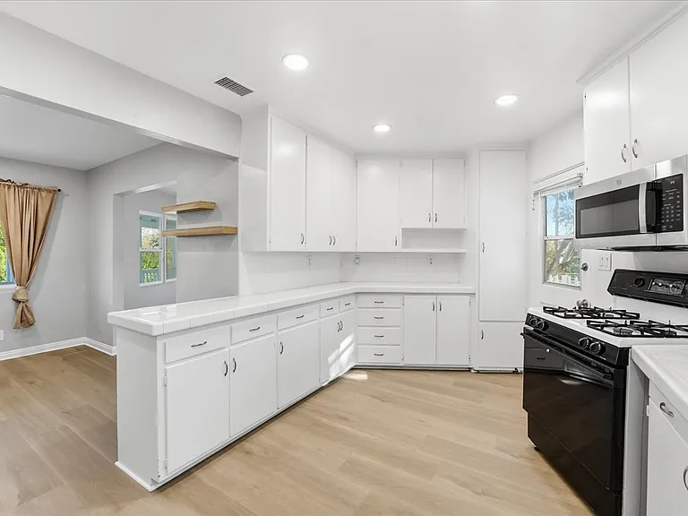 3875 Grandview Pl — Photo 7