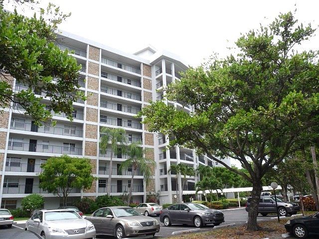 1st image of 625 Oaks Dr APT 806