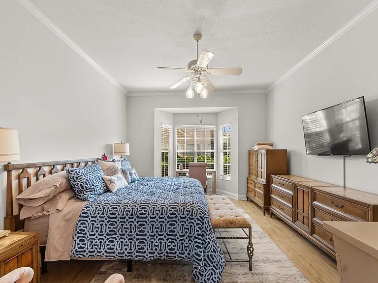 219 Park Shores Cir #B — Photo 16