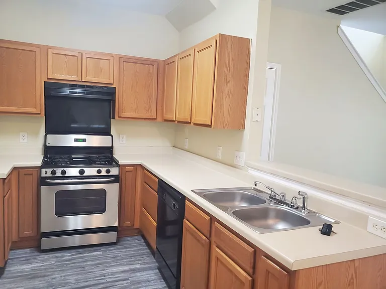 14001 Cambourne Dr — Photo 6