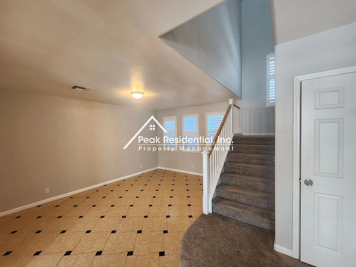 Building Photo - 1119 Green Ridge Dr