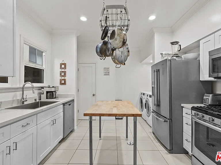 9528 W Olympic Blvd — Photo 9