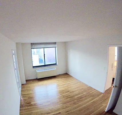 Rented by Avenues Real Estate | media 9