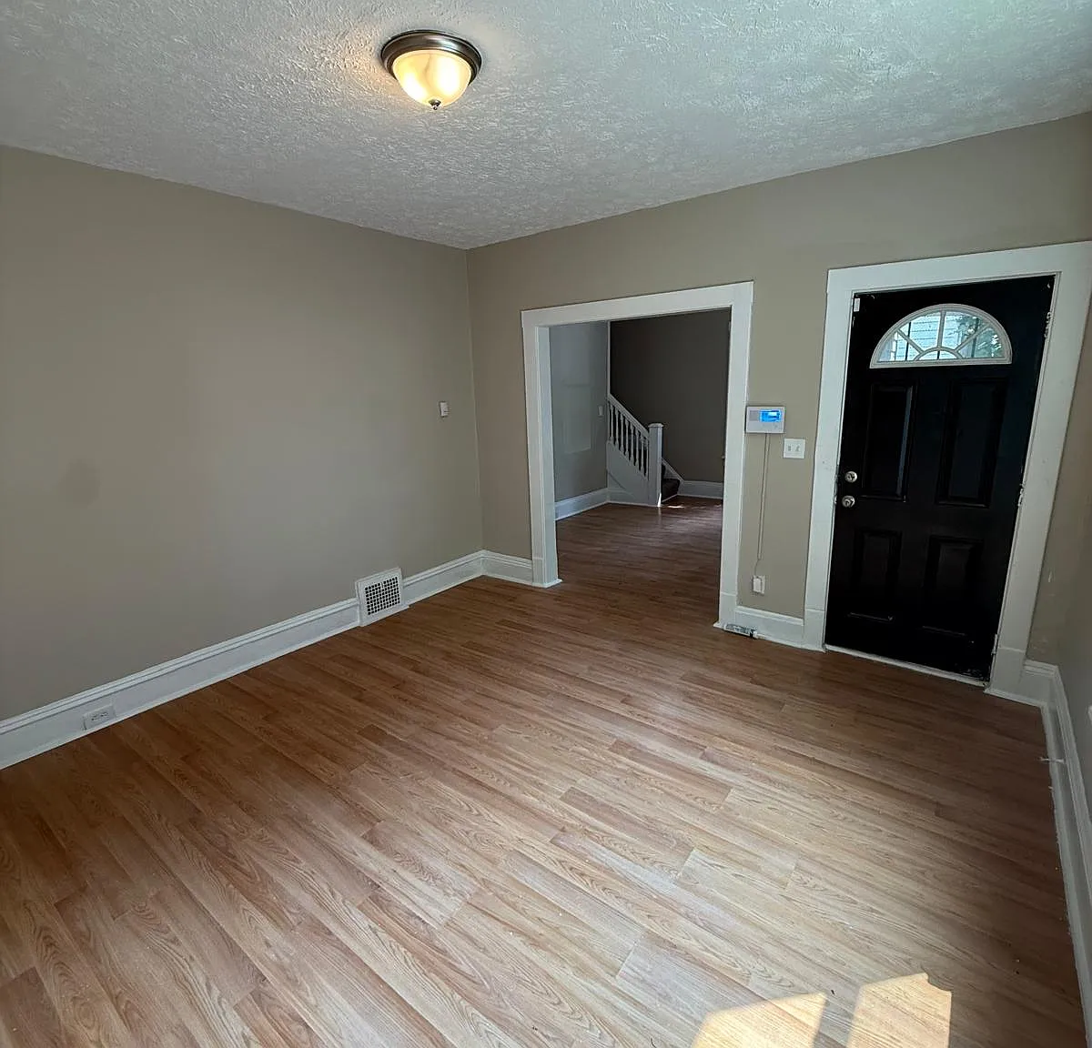 3 bed, 1198 sqft, $1,300 — Photo 2