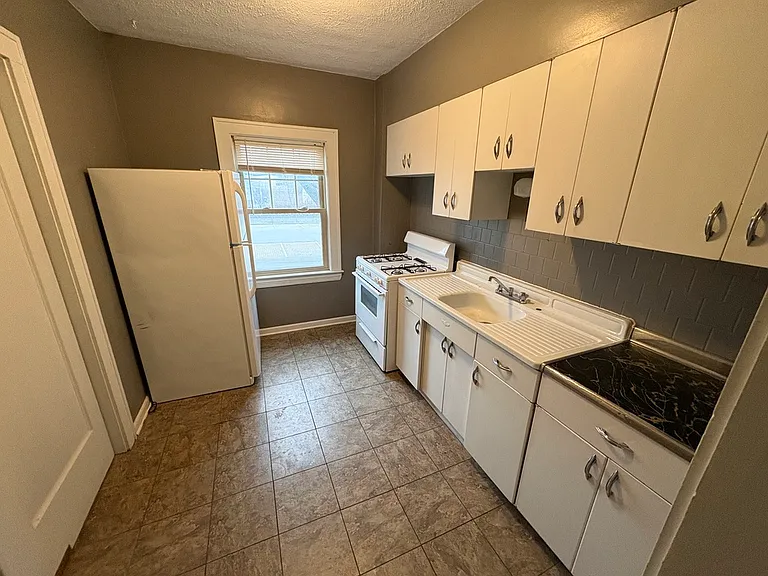 1292 Cove Ave #5 — Photo 9