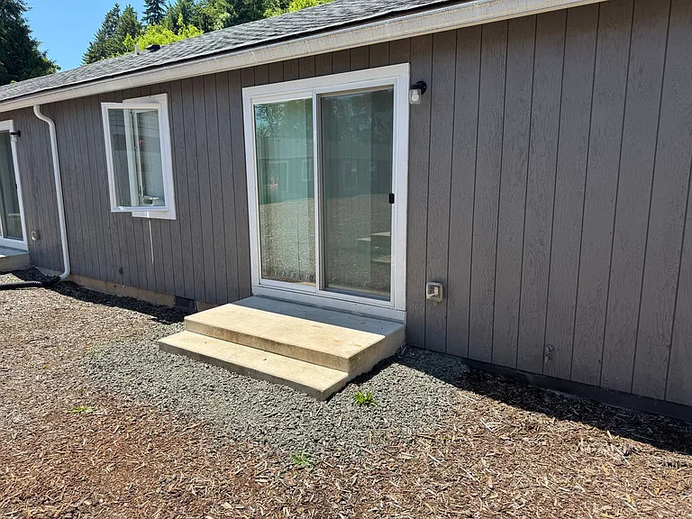 555 N. River Rd. — Photo 4