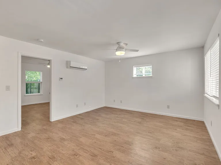 9611 Morwin St — Photo 37