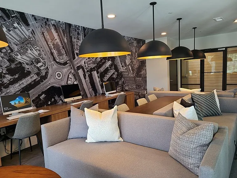 Nexus Brandon Apartments — Photo 31