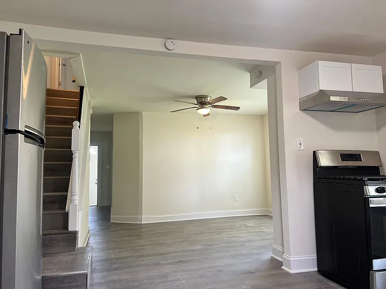 3501 Post Rd — Photo 2