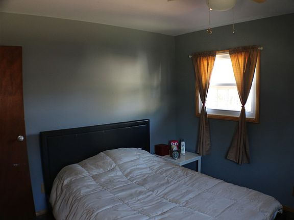 3rd image of 1002 Colonial Dr