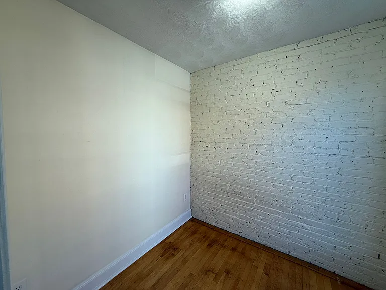23 Chelsea St #2 — Photo 9