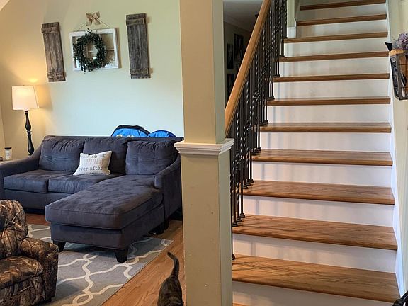 5th image of 328 Gladstone Dr