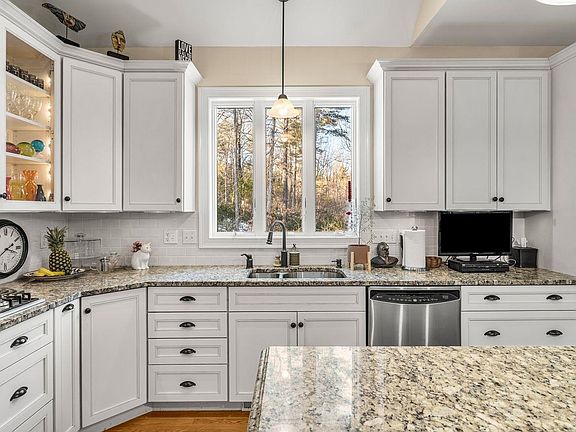 4th image of 3 Winterberry Road