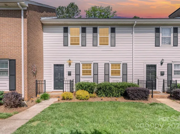 8343 Knights Bridge Rd, Charlotte, NC 28210