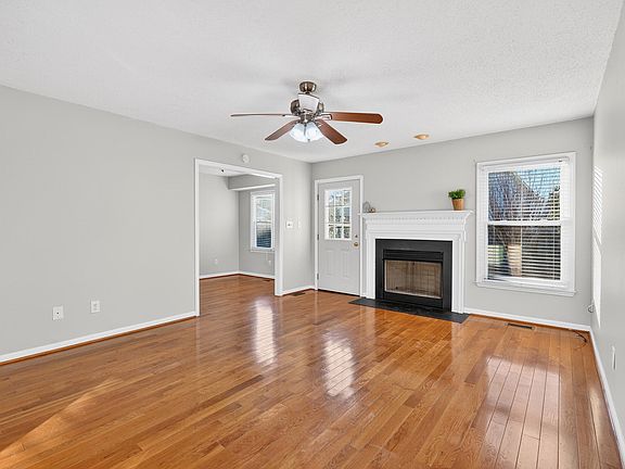 3rd image of 234 Cambridge Dr