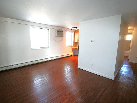 3rd image of 172 S Clarkson St APT 202