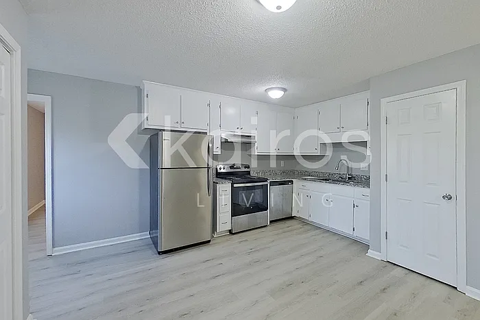 4 bed, 4.0 bath, 1509 sqft, $1,895 — Photo 4