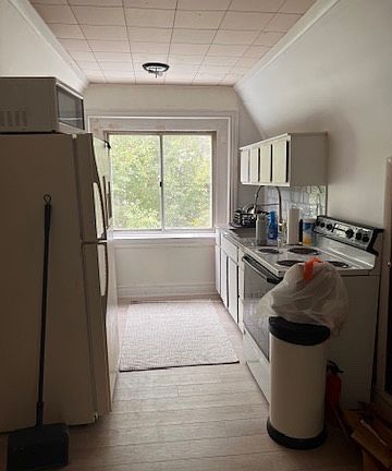3rd image of 1366 Mineral Spring Rd #3