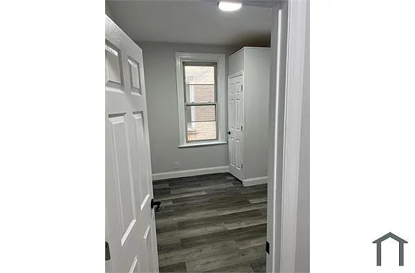 Building Photo - 1031 Longfellow Ave #1