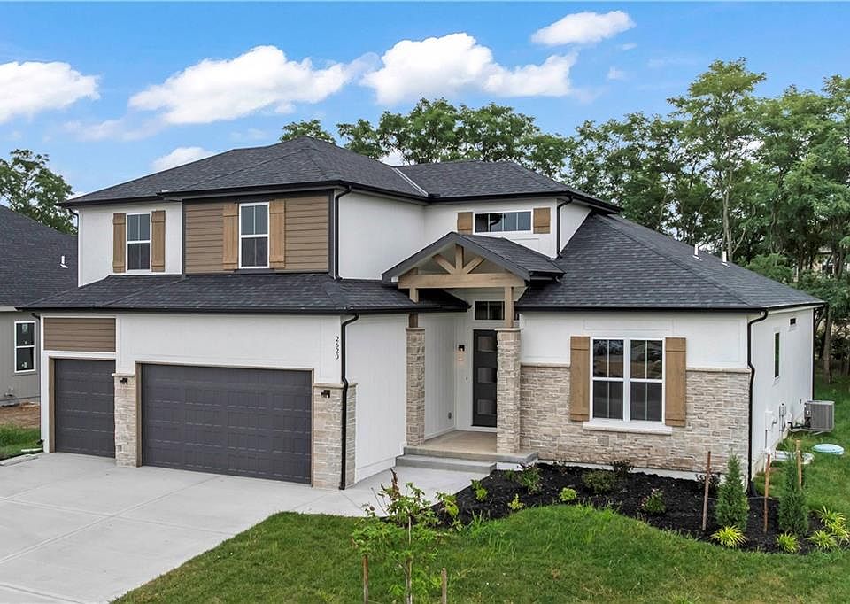 1st image of 2505 NE Woodland Oak Cir