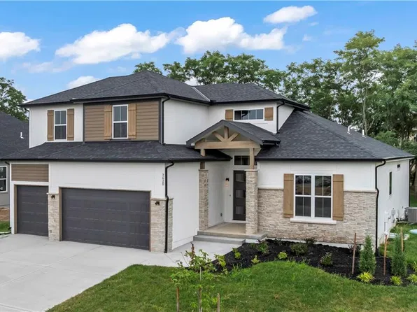 2505 NE Woodland Oak Cir, Lees Summit, MO 64086