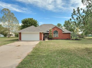 1085 Pioneer Rd, Tuttle, OK 73089