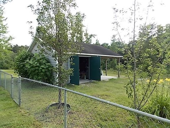 3rd image of 4529 Pond Cir