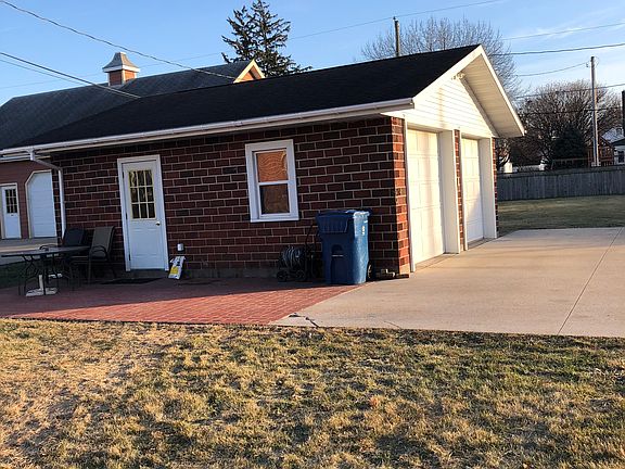 2 stall garage and patio 