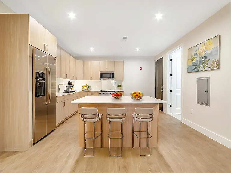 684 Main Kitchen 3