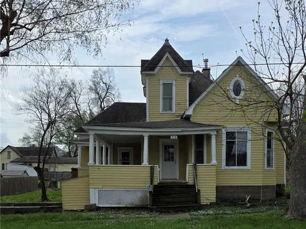 715 W 4th St, Cameron, MO 64429