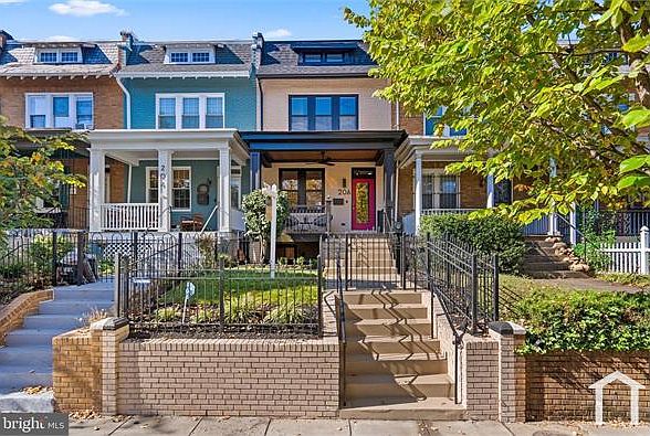 1st image of 206 17th St NE