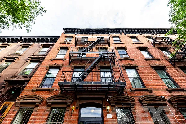 Rented by EXR | media 19