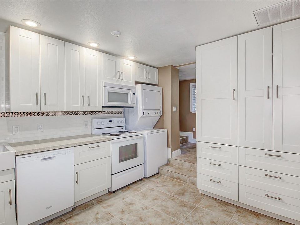 1st image of 425 18th St APT 1