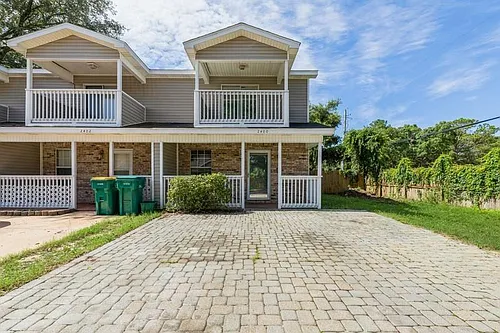 2400 Suwanee Ln Photo 1